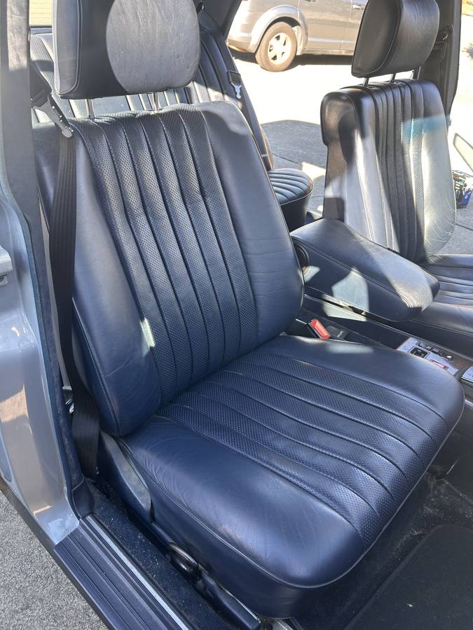 Mercedes-benz-300d-diesel-1983-blue-10