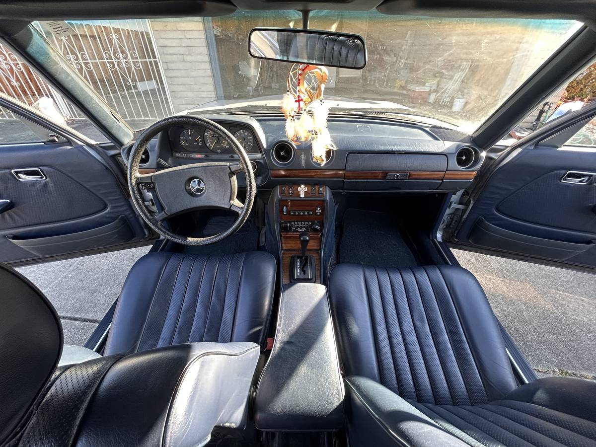 Mercedes-benz-300d-diesel-1983-blue-12