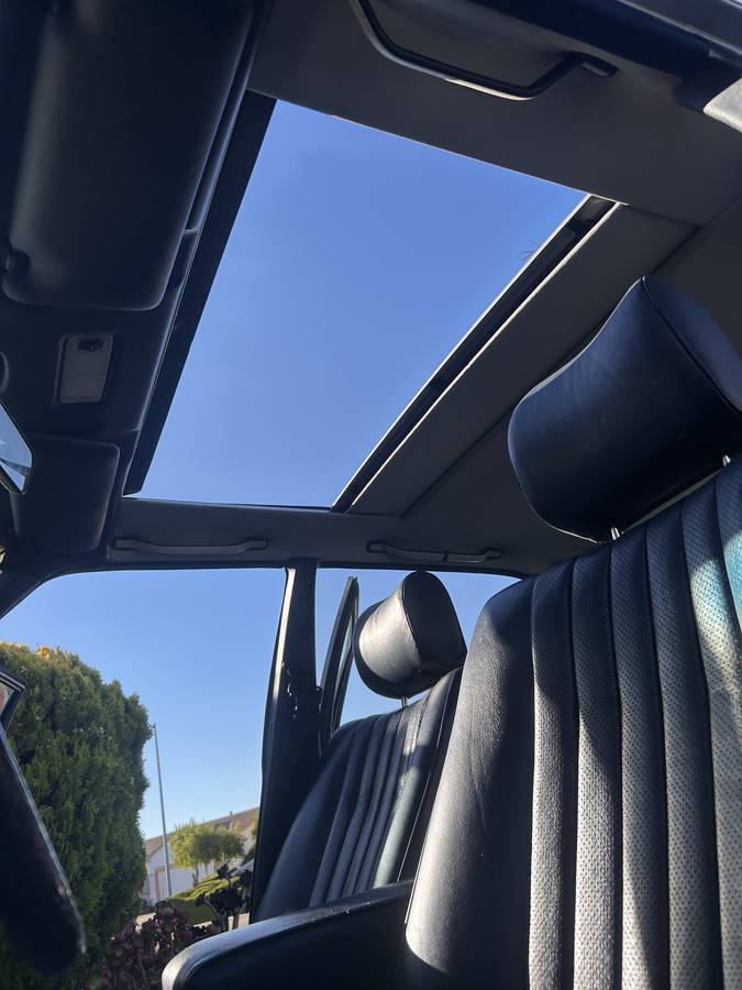 Mercedes-benz-300d-diesel-1983-blue-14