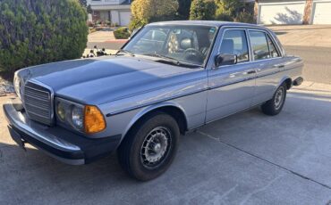 Mercedes-benz-300d-diesel-1983-blue-15