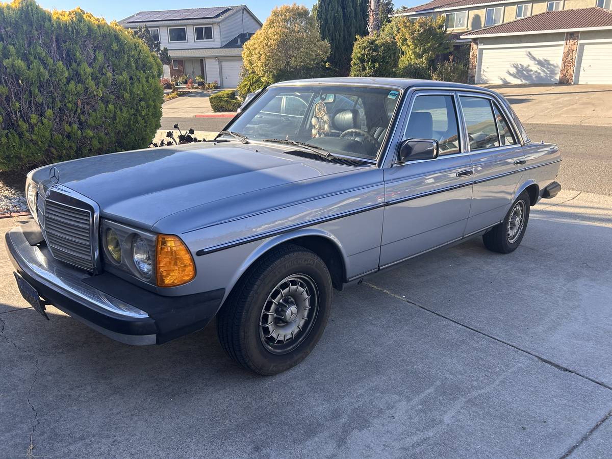 Mercedes-benz-300d-diesel-1983-blue-15