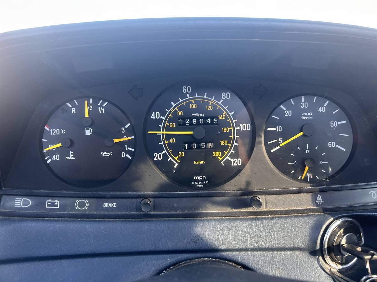 Mercedes-benz-300d-diesel-1983-blue-3