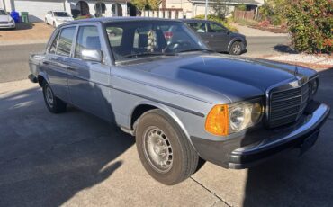 Mercedes-benz-300d-diesel-1983-blue-4