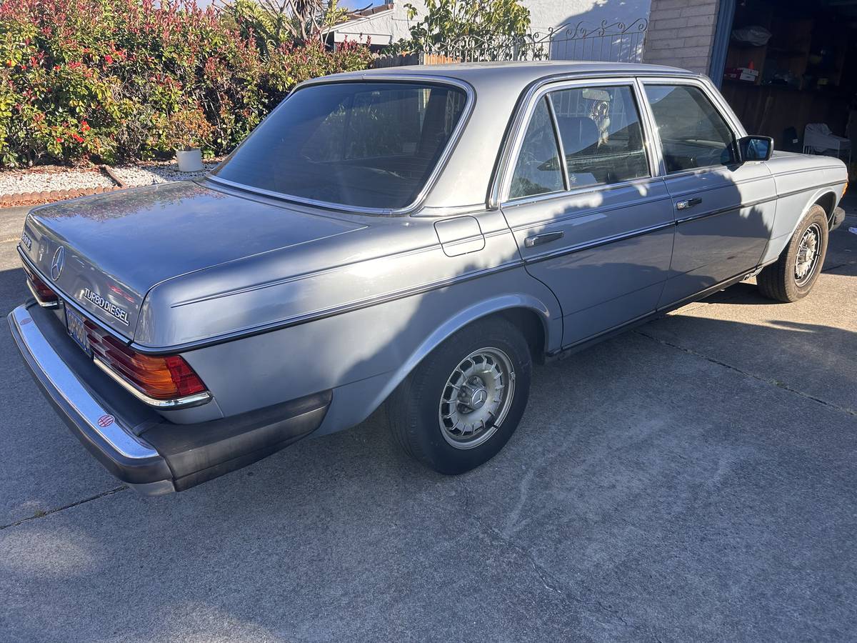 Mercedes-benz-300d-diesel-1983-blue-5