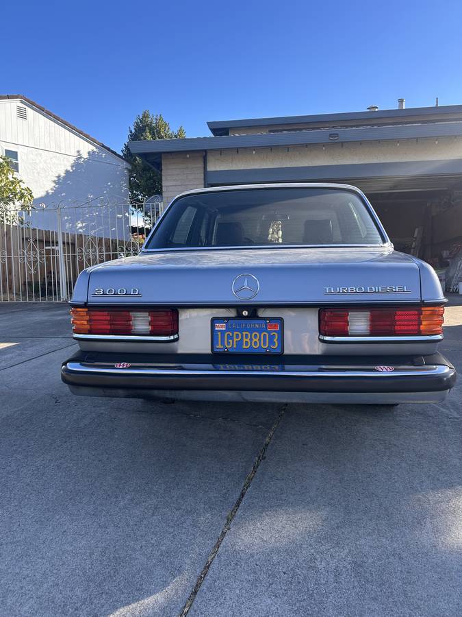 Mercedes-benz-300d-diesel-1983-blue-6