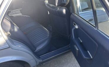 Mercedes-benz-300d-diesel-1983-blue-8