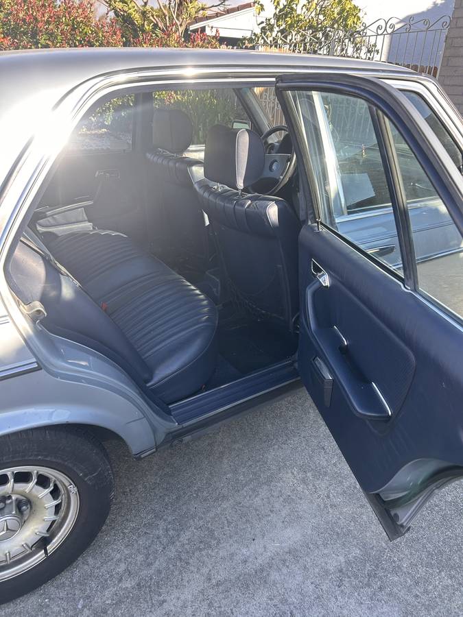 Mercedes-benz-300d-diesel-1983-blue-8