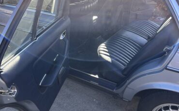 Mercedes-benz-300d-diesel-1983-blue-9