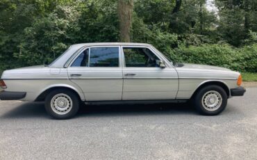 Mercedes-benz-300d-diesel-1984-3