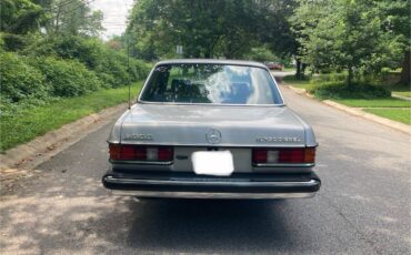 Mercedes-benz-300d-diesel-1984-4