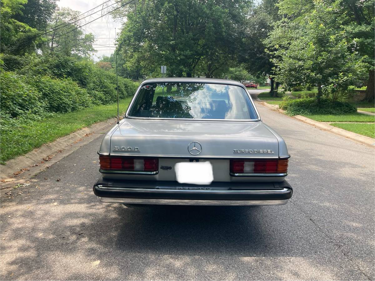 Mercedes-benz-300d-diesel-1984-4