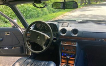 Mercedes-benz-300d-diesel-1984-6