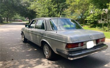 Mercedes-benz-300d-diesel-1984-7