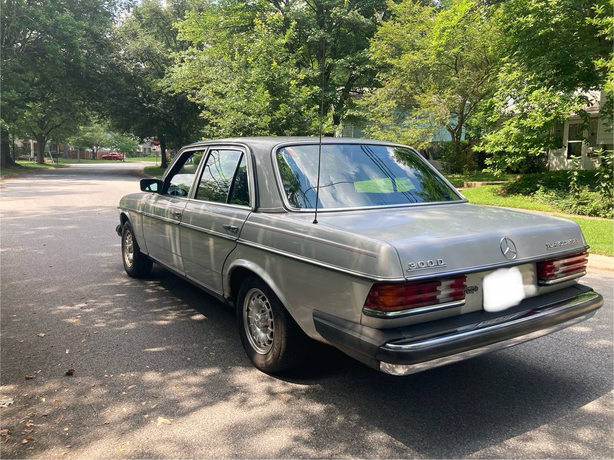 Mercedes-benz-300d-diesel-1984-7