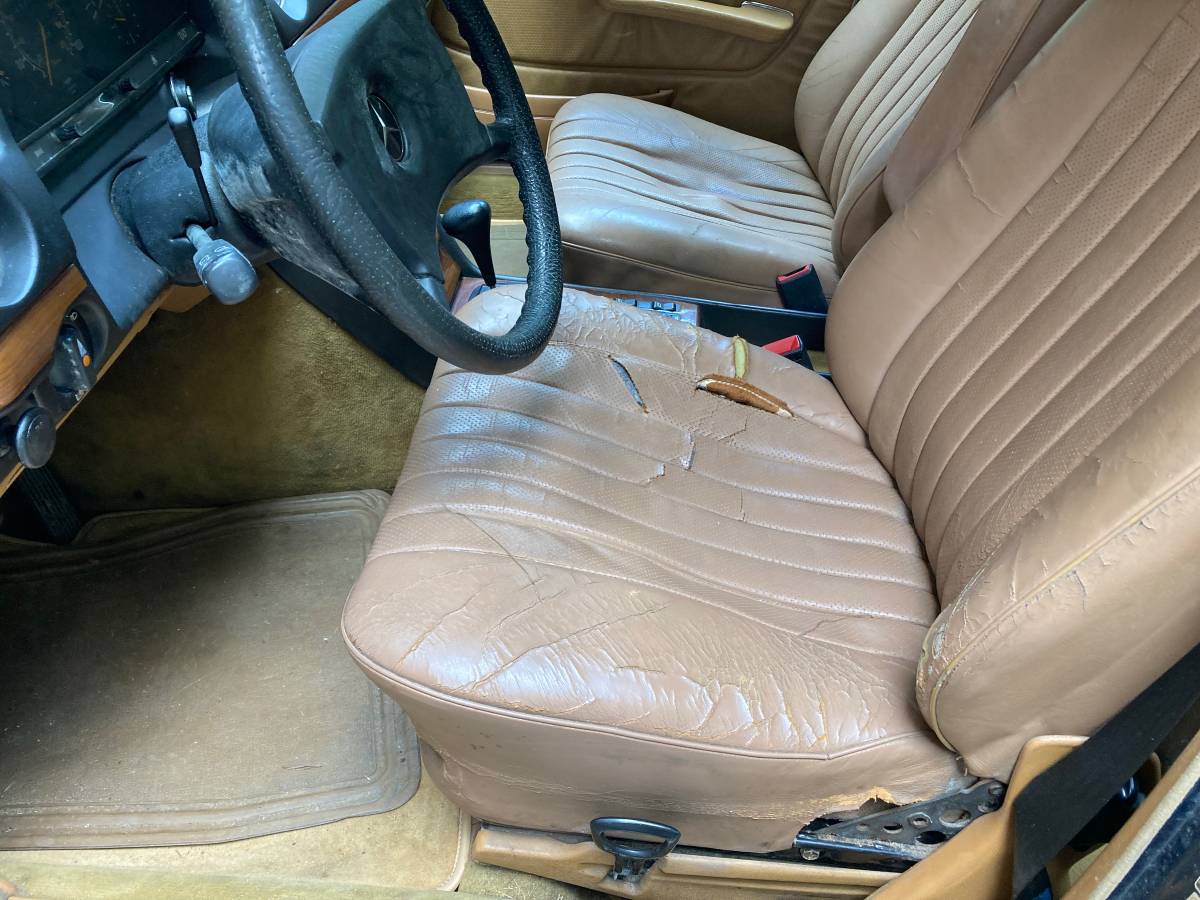 Mercedes-benz-300d-diesel-1984-blue-1