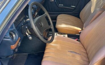 Mercedes-benz-300d-diesel-1984-blue-10