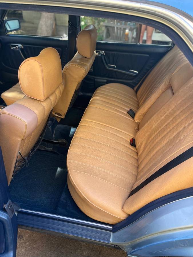 Mercedes-benz-300d-diesel-1984-blue-11