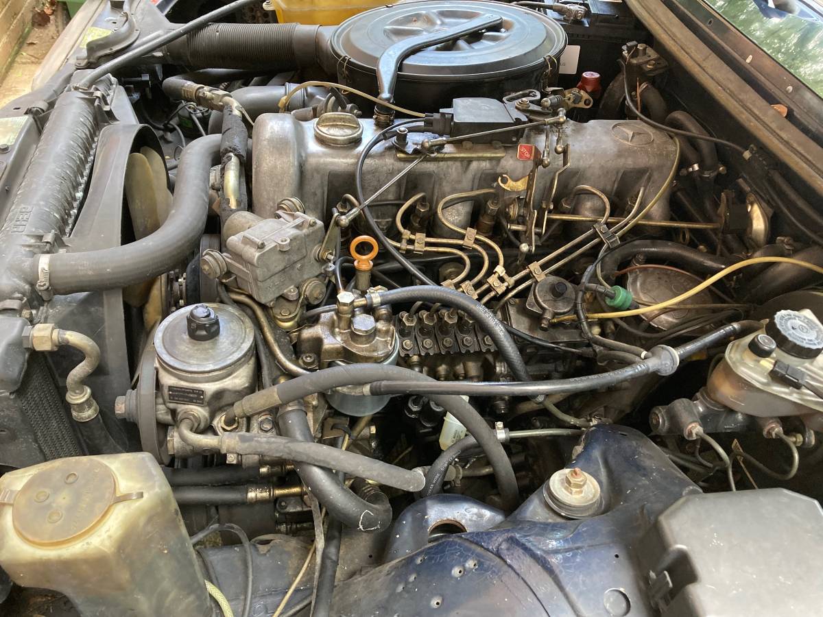 Mercedes-benz-300d-diesel-1984-blue-11