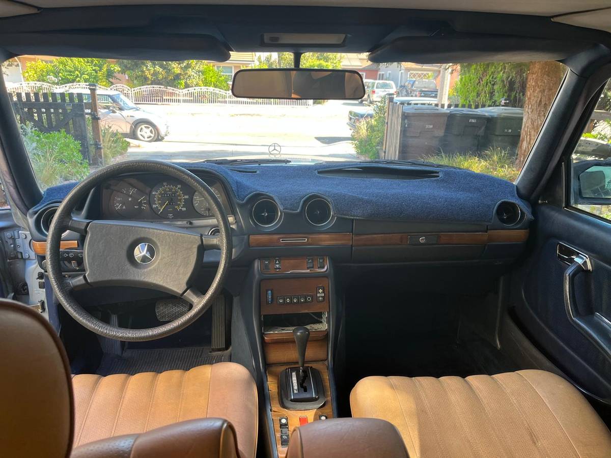 Mercedes-benz-300d-diesel-1984-blue-12