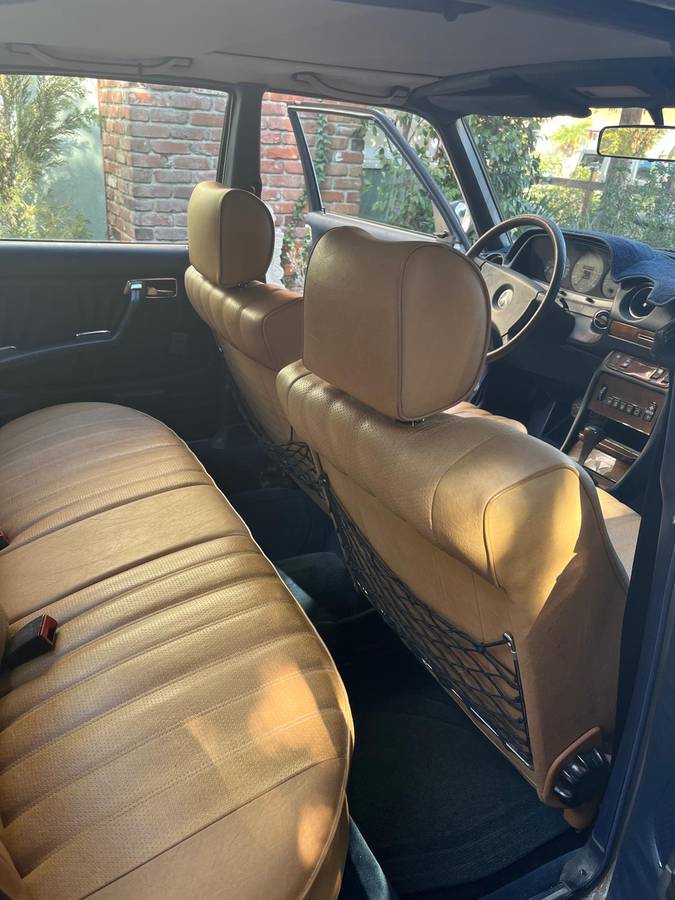 Mercedes-benz-300d-diesel-1984-blue-13