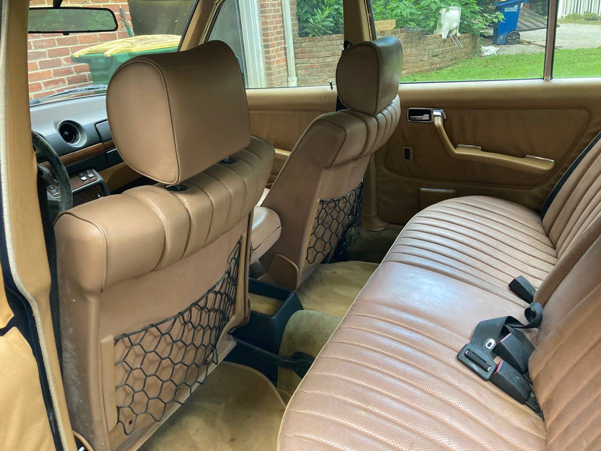 Mercedes-benz-300d-diesel-1984-blue-13
