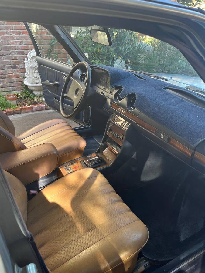 Mercedes-benz-300d-diesel-1984-blue-14