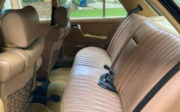 Mercedes-benz-300d-diesel-1984-blue-15