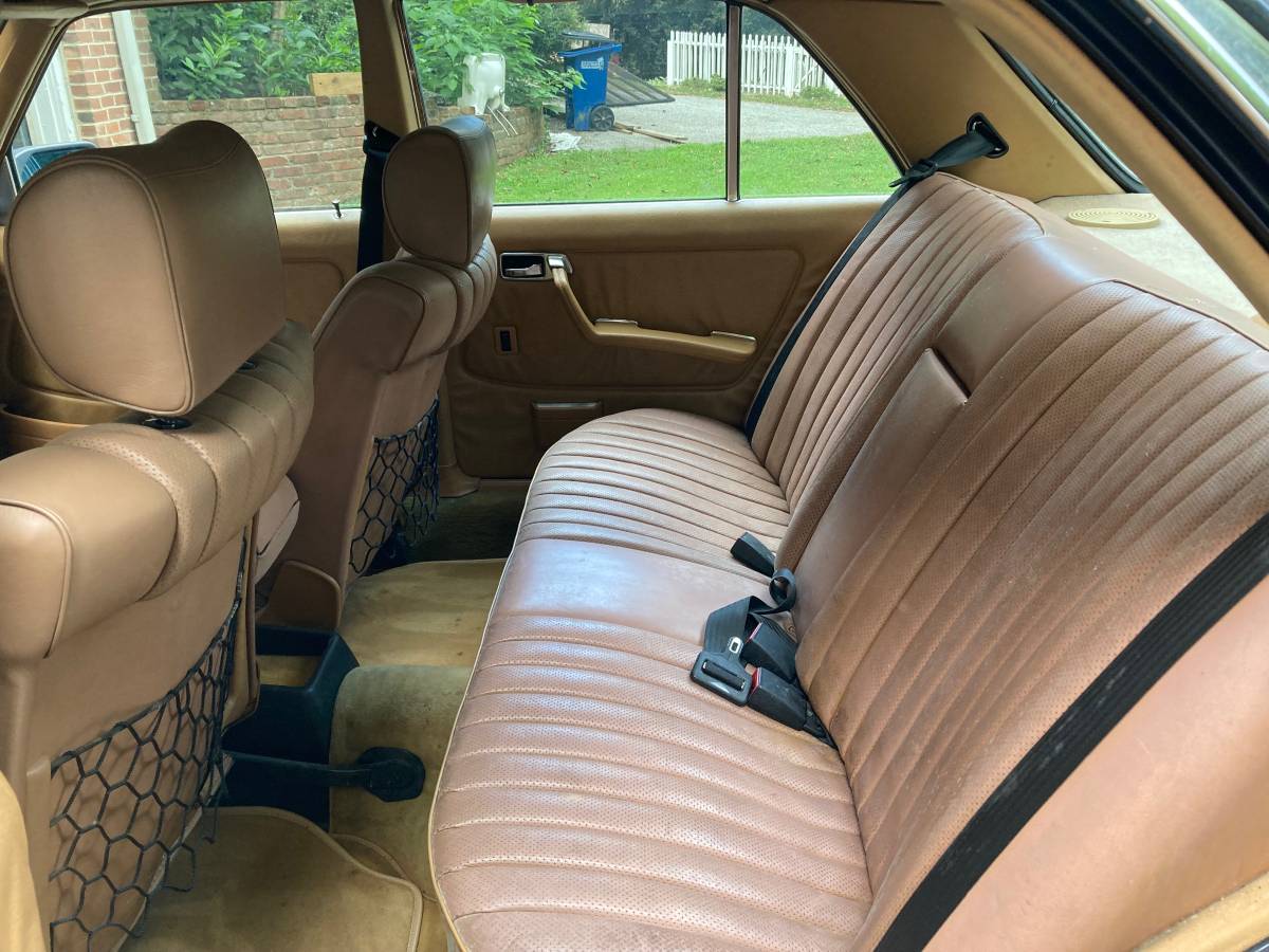 Mercedes-benz-300d-diesel-1984-blue-15