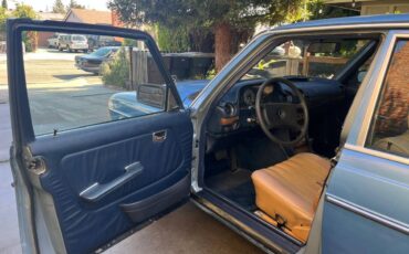 Mercedes-benz-300d-diesel-1984-blue-16