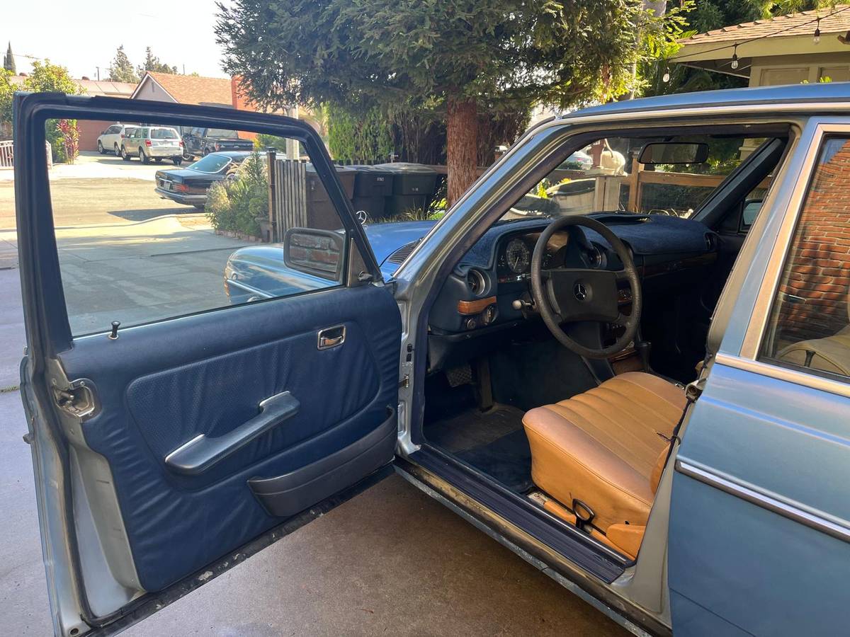 Mercedes-benz-300d-diesel-1984-blue-16