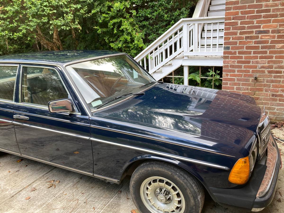 Mercedes-benz-300d-diesel-1984-blue-19