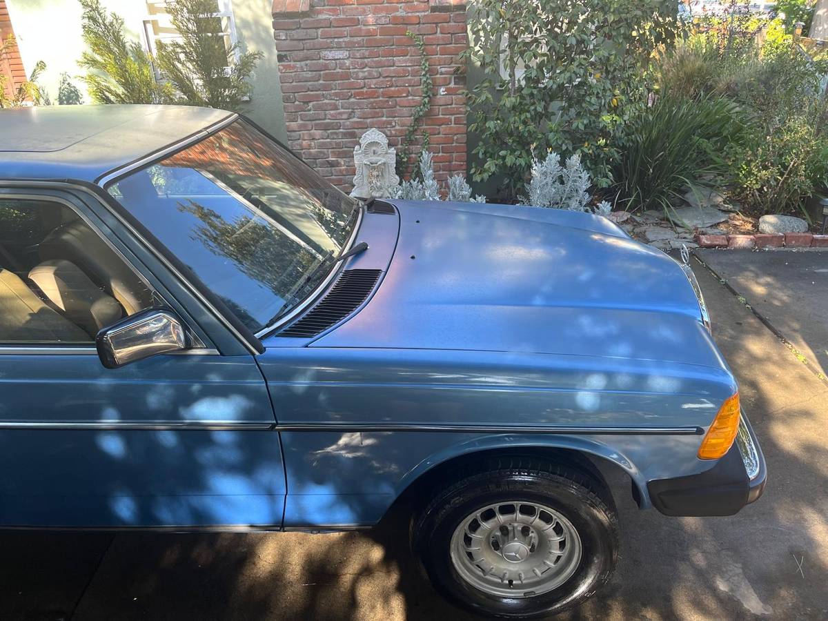 Mercedes-benz-300d-diesel-1984-blue-2