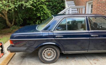Mercedes-benz-300d-diesel-1984-blue-21