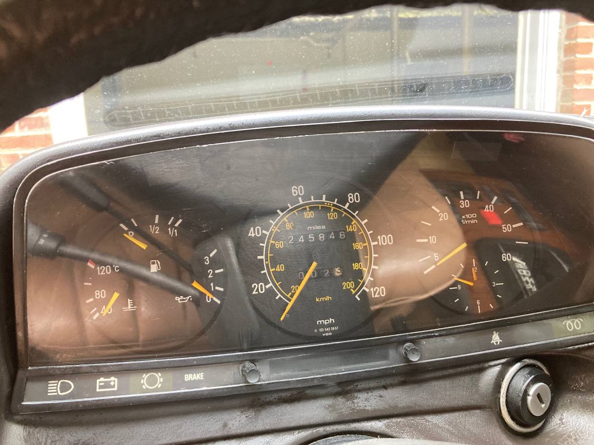 Mercedes-benz-300d-diesel-1984-blue-23
