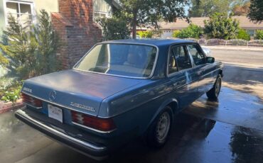 Mercedes-benz-300d-diesel-1984-blue-3