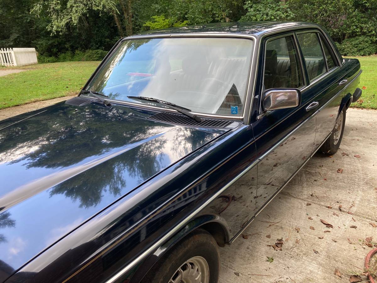 Mercedes-benz-300d-diesel-1984-blue-3