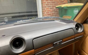 Mercedes-benz-300d-diesel-1984-blue-4