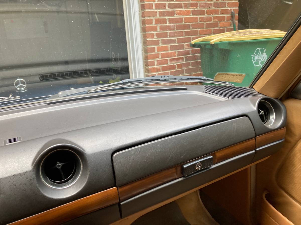 Mercedes-benz-300d-diesel-1984-blue-4