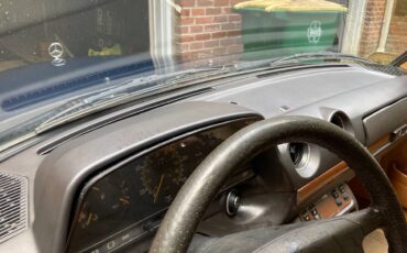 Mercedes-benz-300d-diesel-1984-blue-5