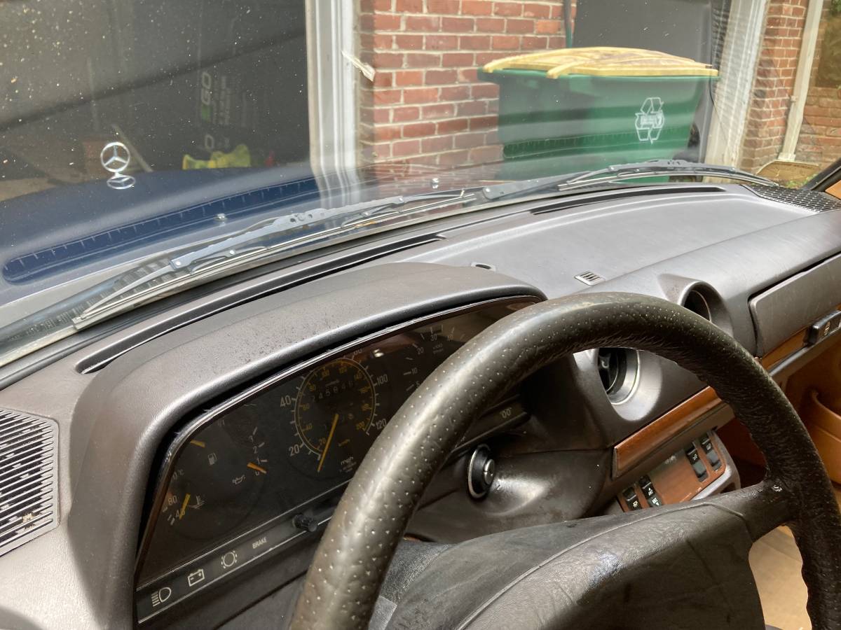 Mercedes-benz-300d-diesel-1984-blue-5
