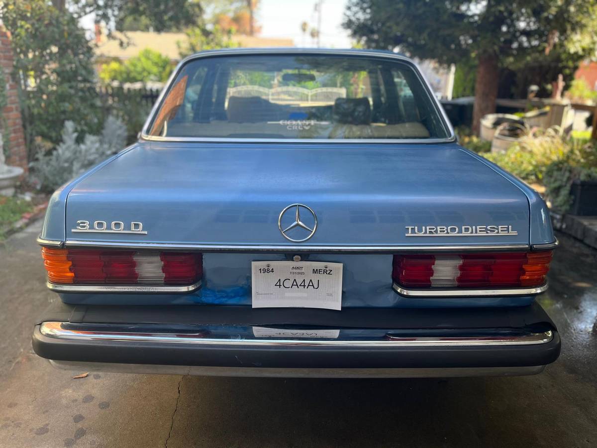 Mercedes-benz-300d-diesel-1984-blue-6