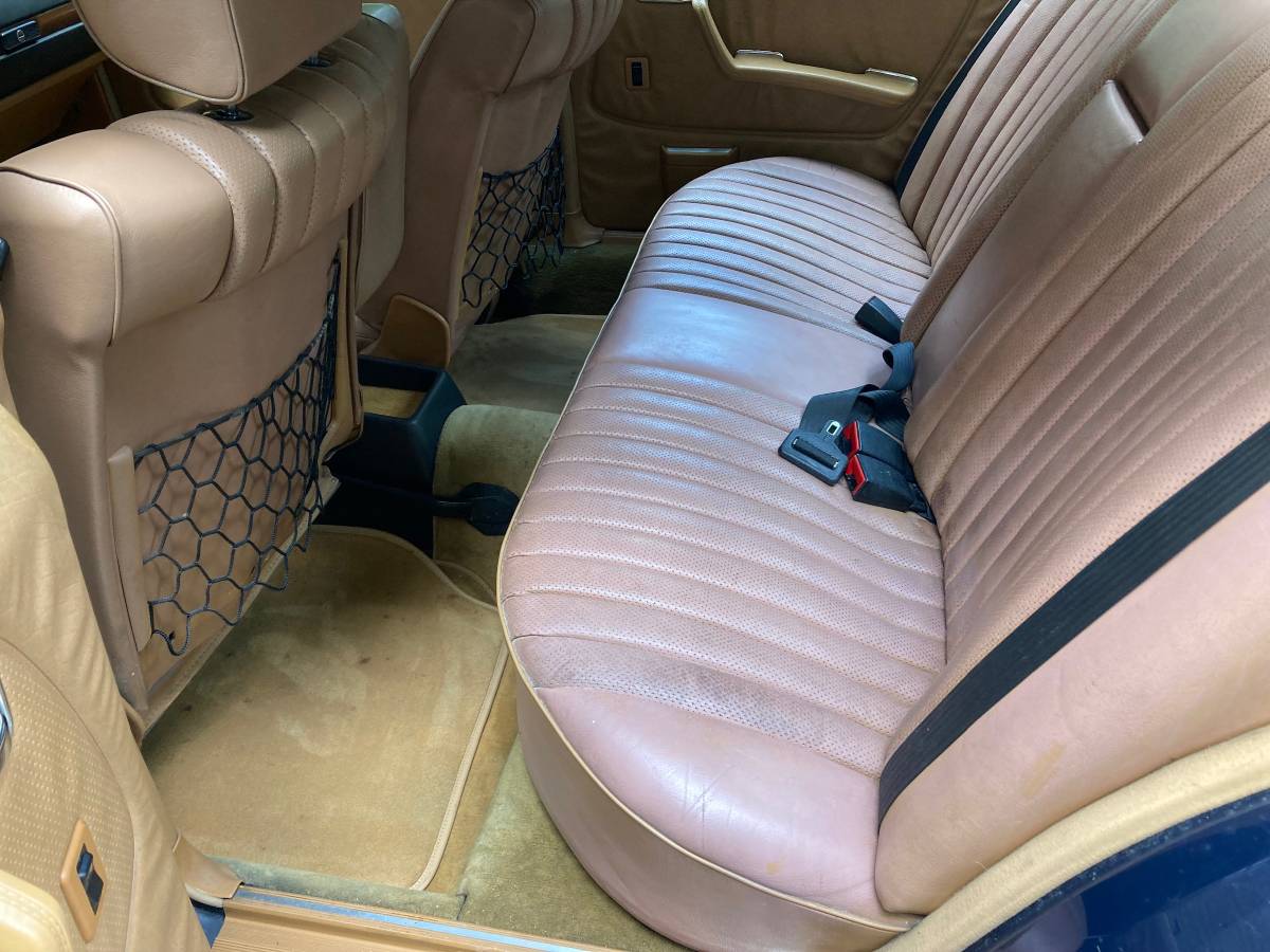 Mercedes-benz-300d-diesel-1984-blue-6