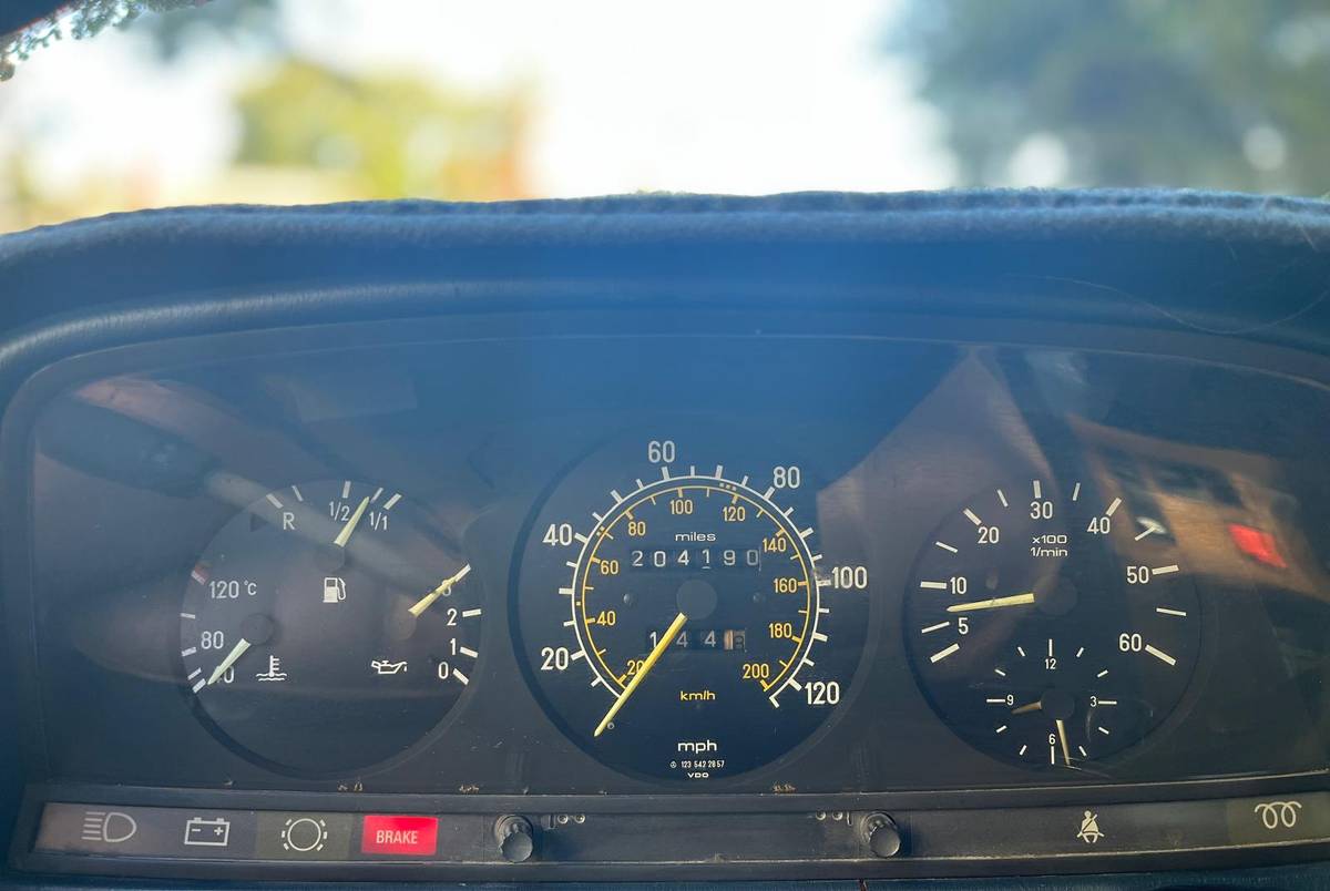 Mercedes-benz-300d-diesel-1984-blue-9