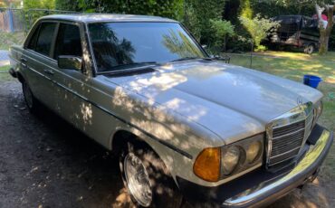 Mercedes-benz-300d-diesel-1984-white-3
