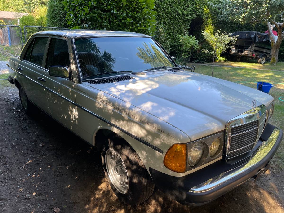 Mercedes-benz-300d-diesel-1984-white-3