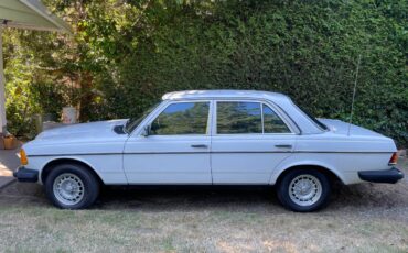 Mercedes-benz-300d-diesel-1984-white
