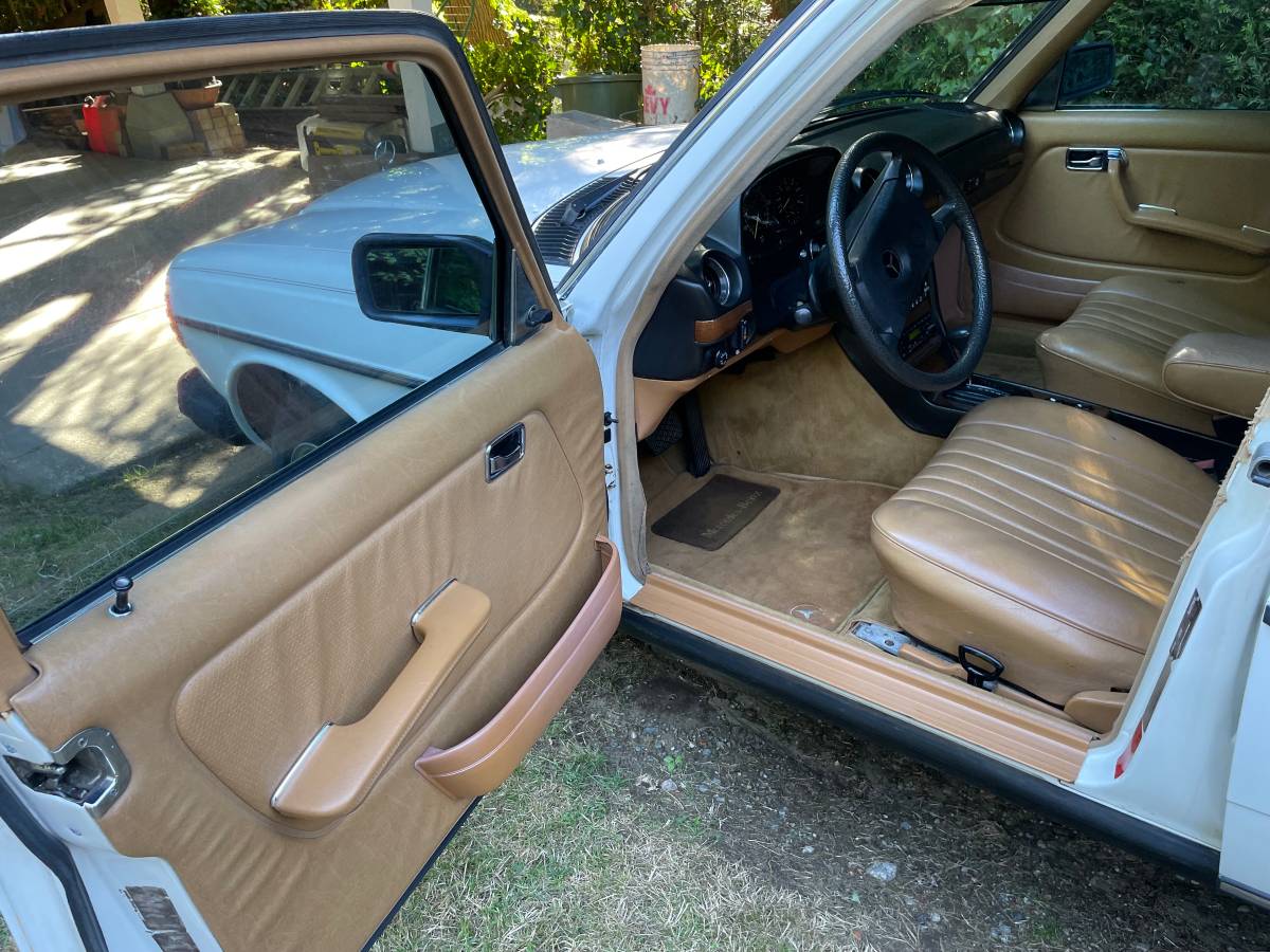 Mercedes-benz-300d-diesel-1984-white-4