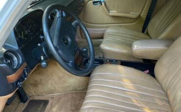 Mercedes-benz-300d-diesel-1984-white-5