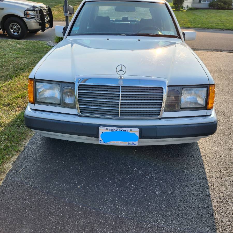 Mercedes-benz-300d-diesel-1993-white-1