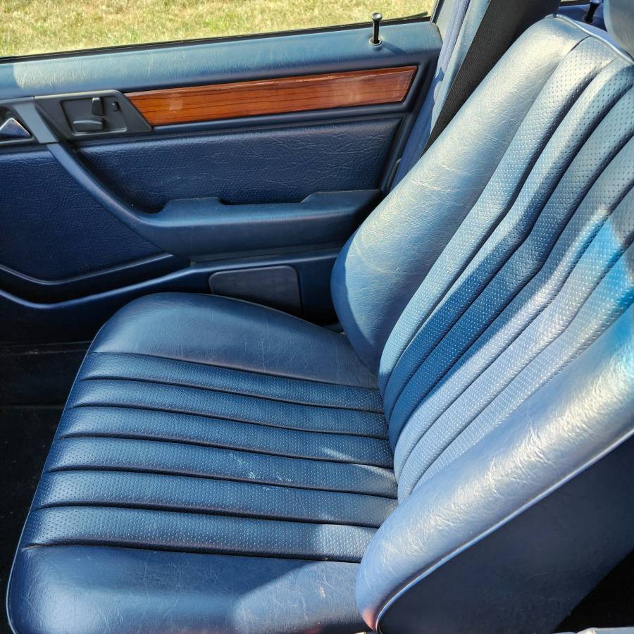 Mercedes-benz-300d-diesel-1993-white-11